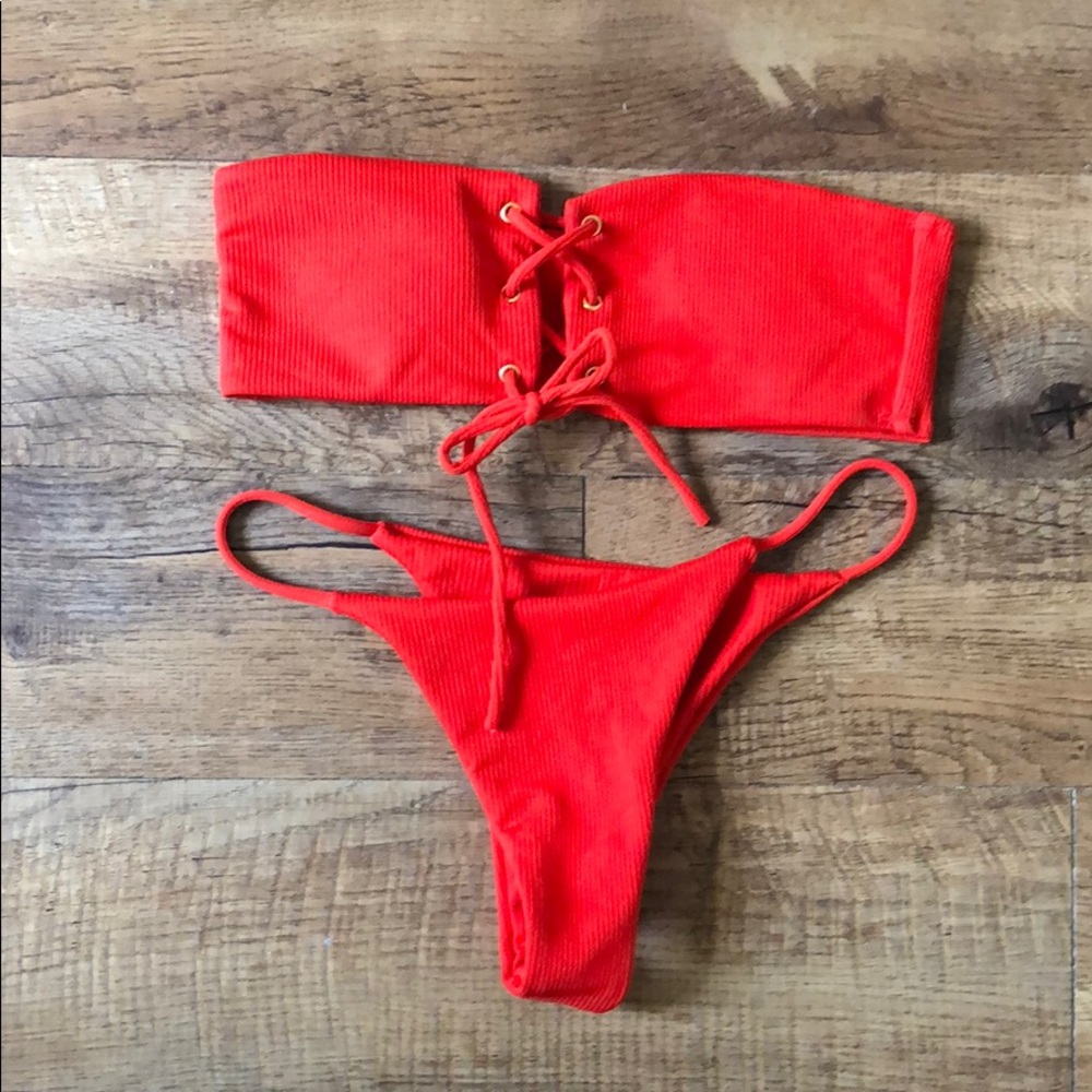 Bandeau high cut string bikini